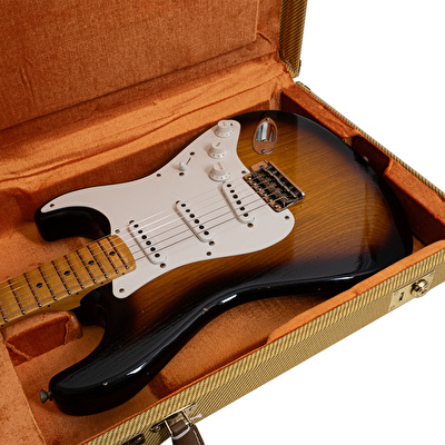 Fender Custom Shop 1955 Stratocaster Journeyman Relic Akçaağaç Klavye 7,25 - 9,5 Aged 2 Ton Sunburst Elektro Gitar